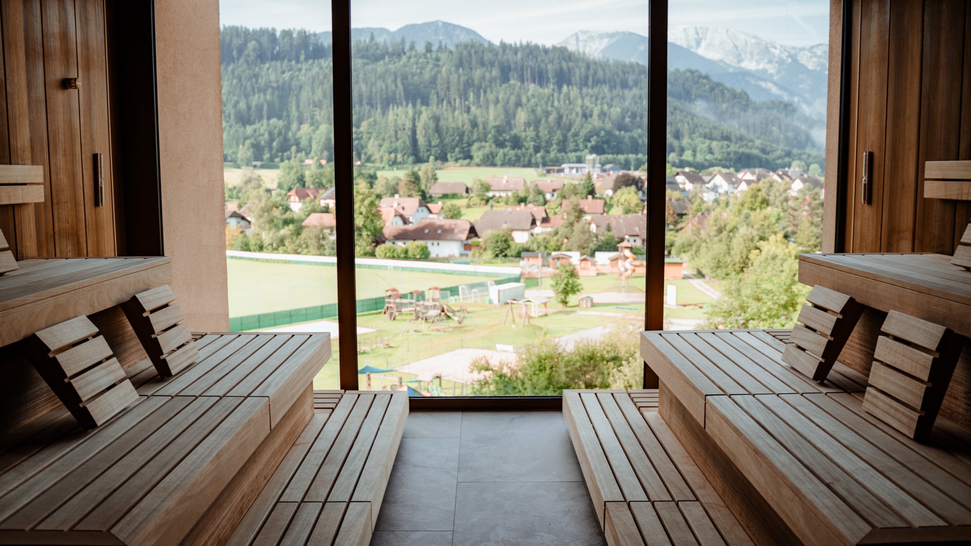 Sauna im Hotel Dilly mit Blick auf den Nationalpark Kalkalpen